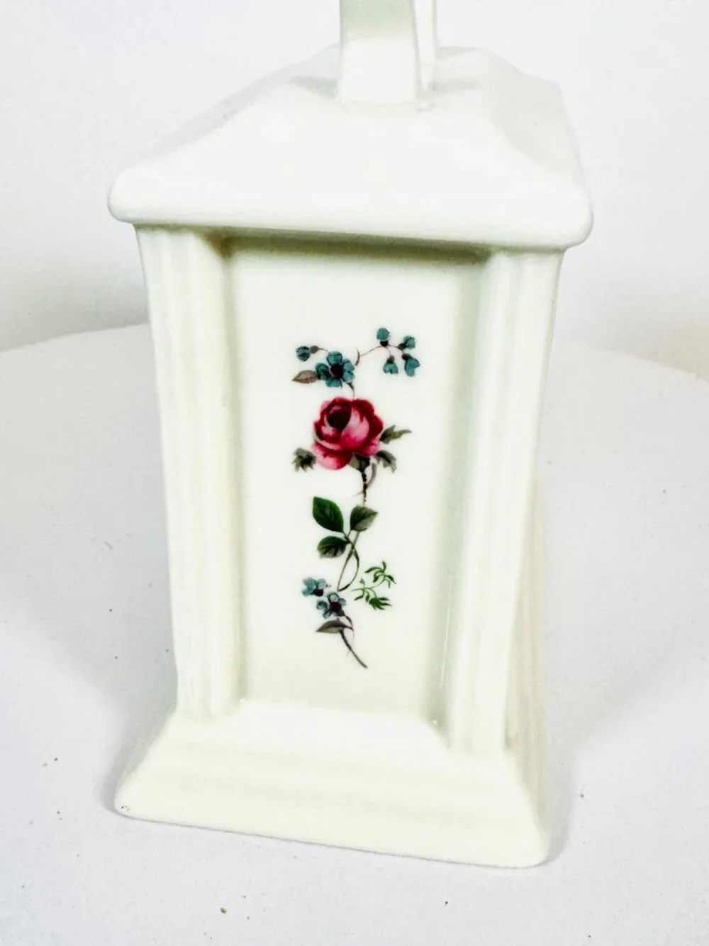 Vtg Ingraham Porcelain Table Clock Quartz Ivory Roses 5.5
